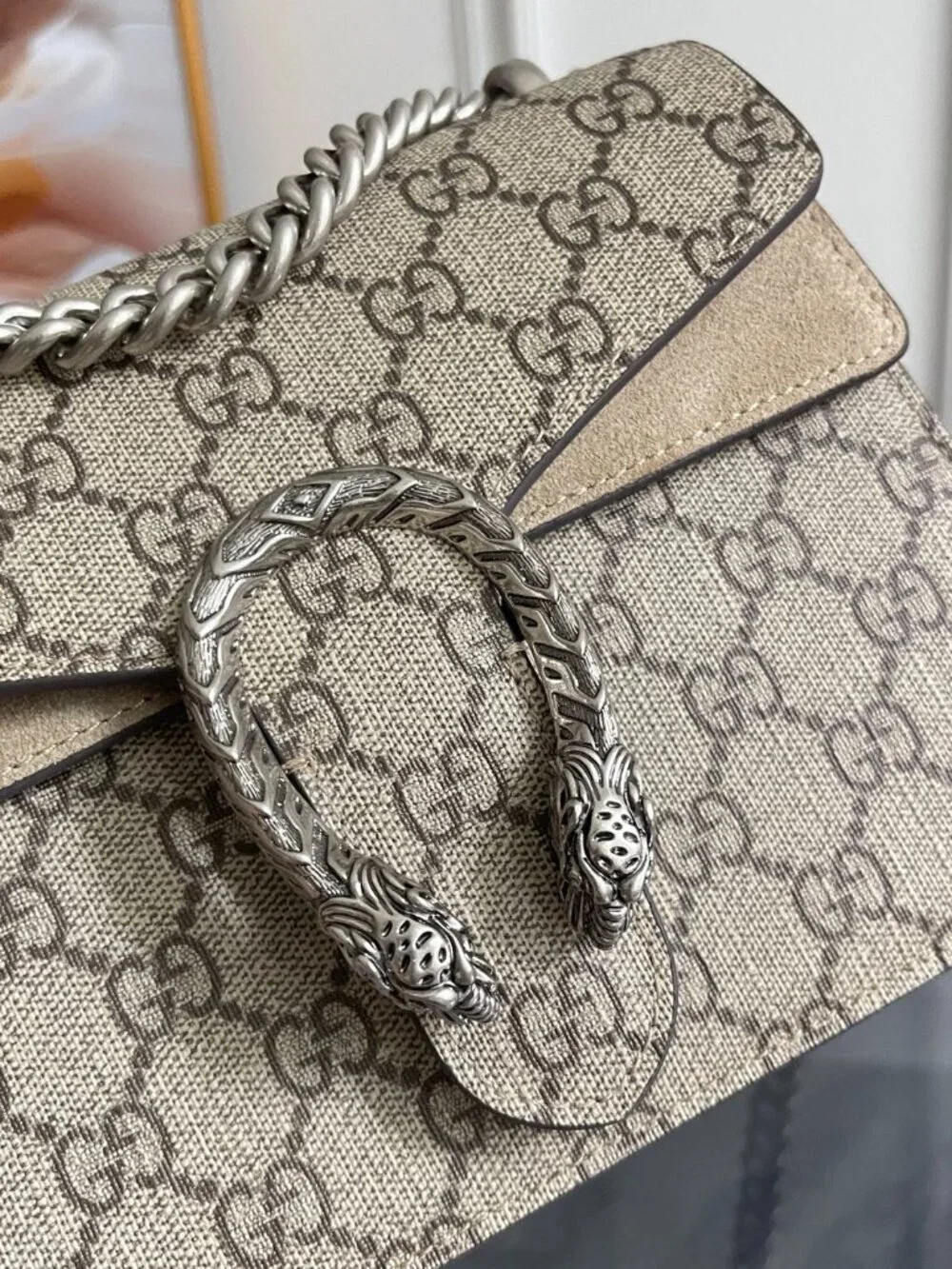 Gucci. dimensions 20